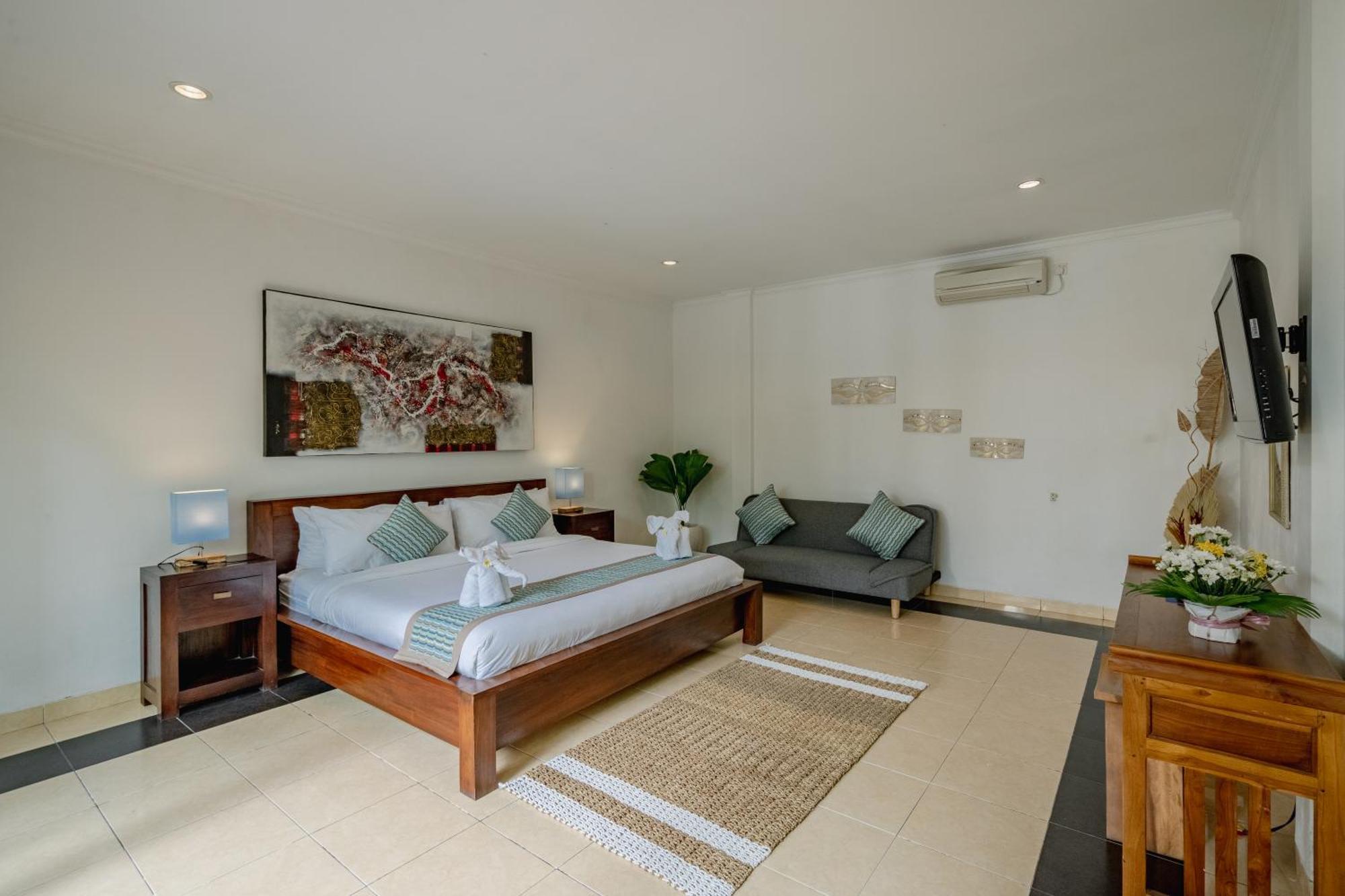 5 Bedroom In Centre Location Of *