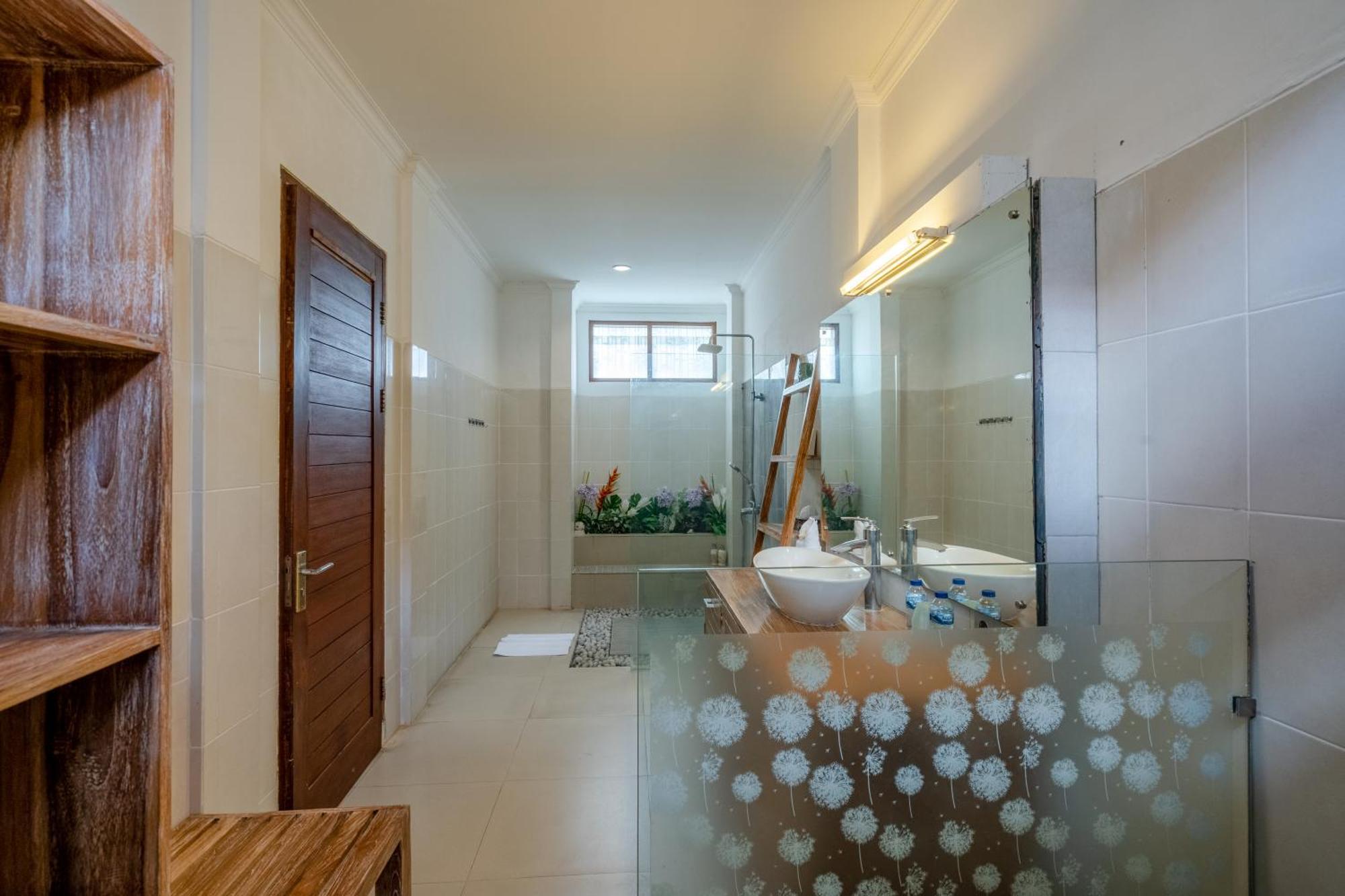 Villa 5 Bedroom In Centre Location Of