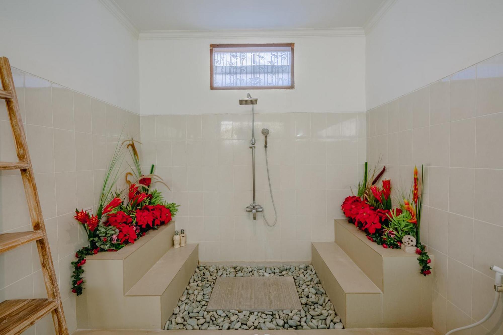 Villa 5 Bedroom In Centre Location Of