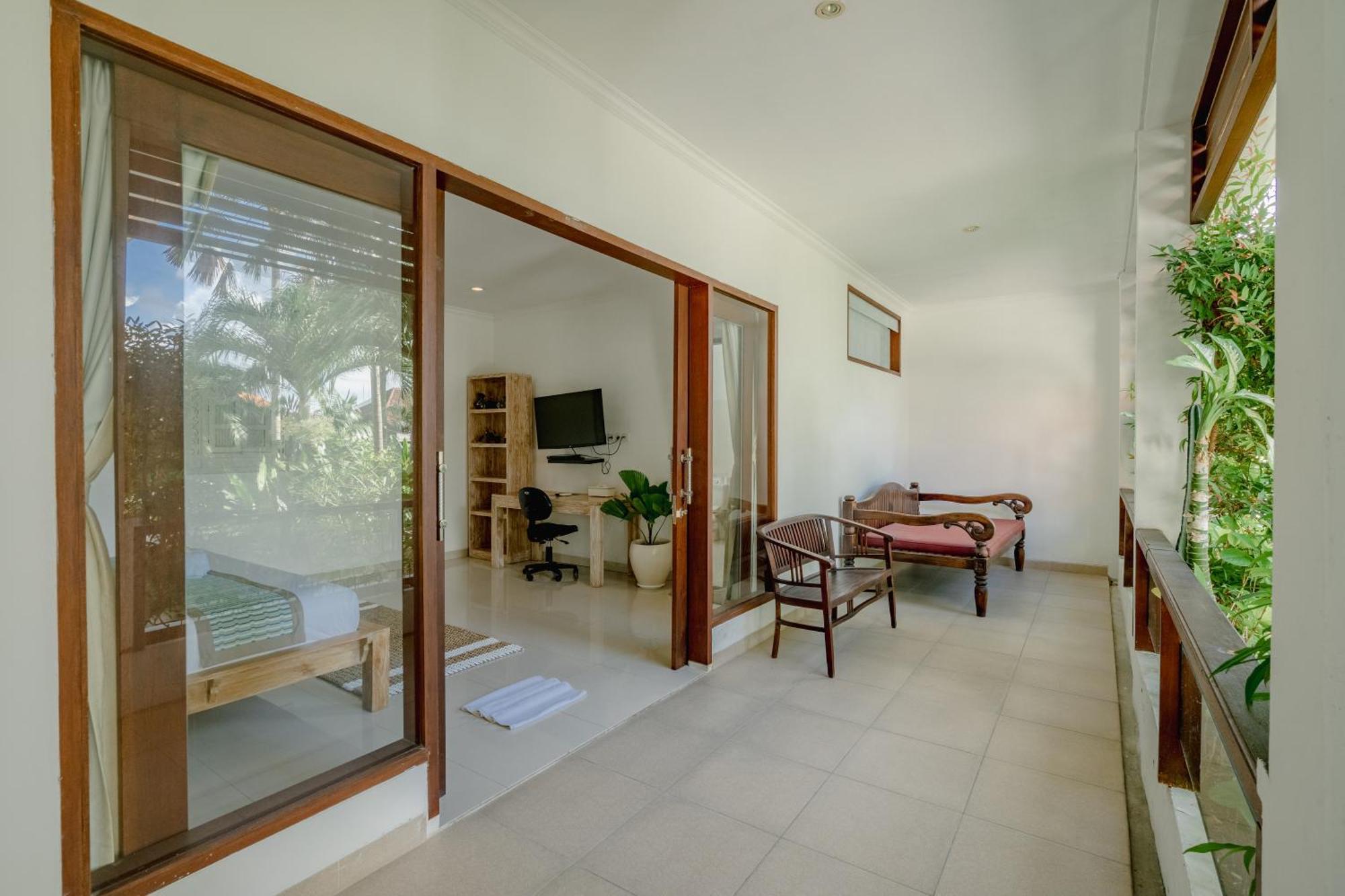 5 Bedroom In Centre Location Of *