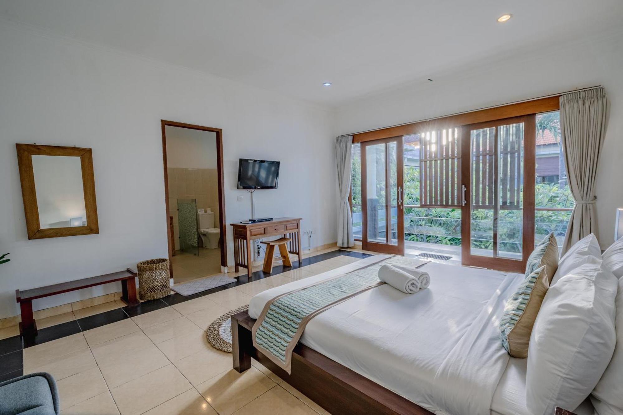 5 Bedroom In Centre Location Of